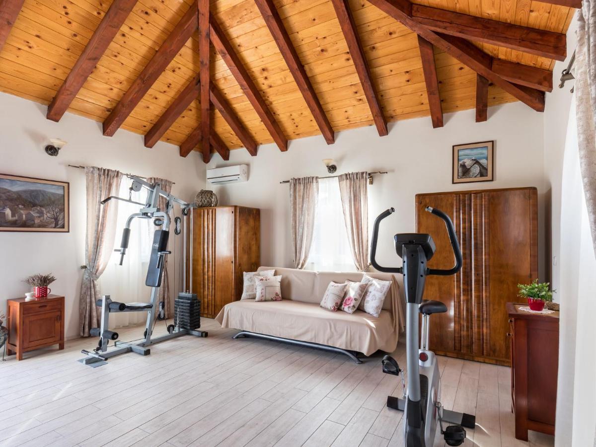 Luxurious Villa In Selca With Pool Extérieur photo